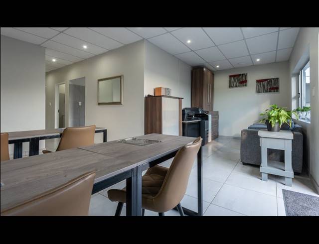 350M² OFFICE FOR SALE IN ALBERTON NORTH